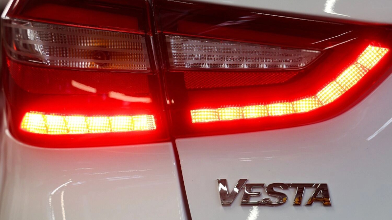 Берите, что дают. АвтоВАЗ сокращает выпуск Lada Vesta, а остатки заставят раскупить