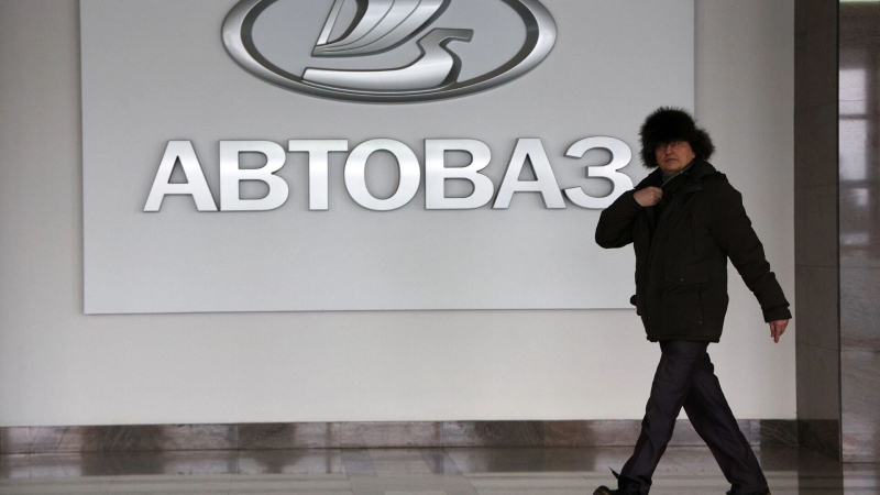 Берите, что дают. АвтоВАЗ сокращает выпуск Lada Vesta, а остатки заставят раскупить