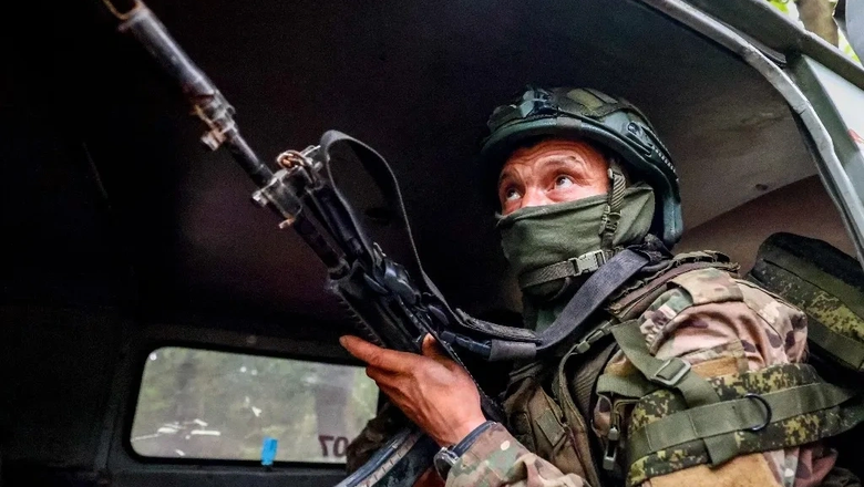 Бойцу РФ помогли вернуться к дочке и жене, лишившейся пальцев на руках