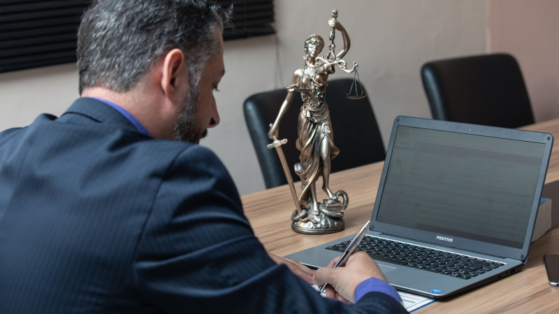 Для студентов из Петербурга, оставшихся без родителей, юрпомощь станет бесплатной