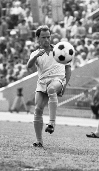 Футбольный «Оскар». Кто из российских спортсменов боролся за «Золотой мяч»?