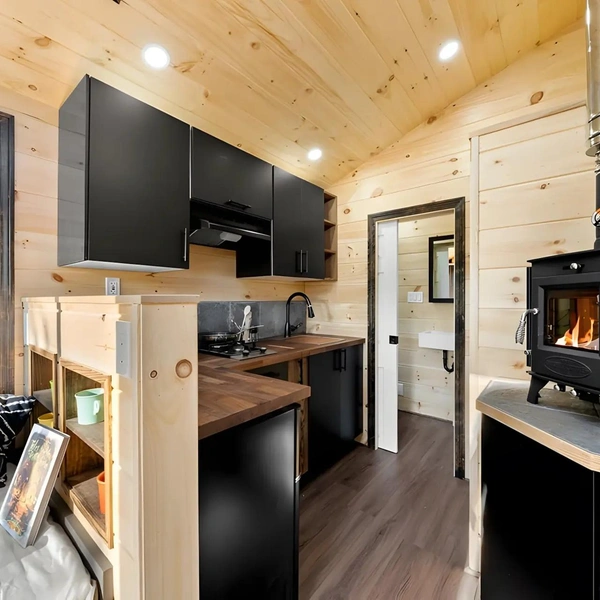 Холостяцкая берлога: взгляните на маленький дом-прицеп Little Lodge родом из США