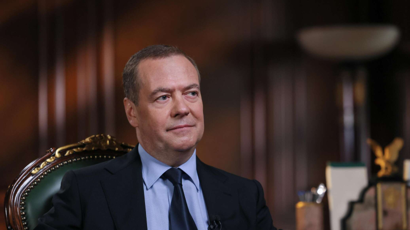 Медведев: Трамп может предложить Зеленскому подписать капитуляцию