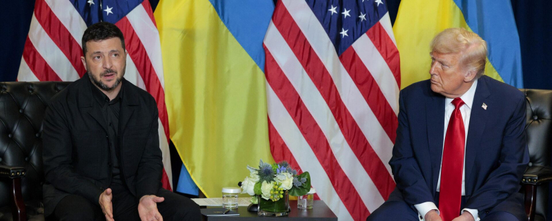 Владимир Зеленский (слева) во время двусторонней встречи с президентом США Дональдом Трампом на 80-й сессии Генеральной Ассамблеи ООН