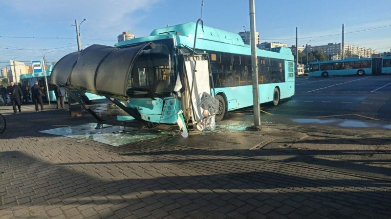 Петербургский депутат возмутился из-за нового страшного ДТП с автобусом (фото)