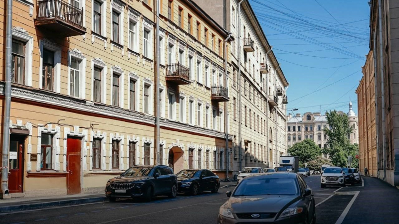 Почти 30 тыс. с начала года: петербуржцы массово нарушают правила парковки во дворах