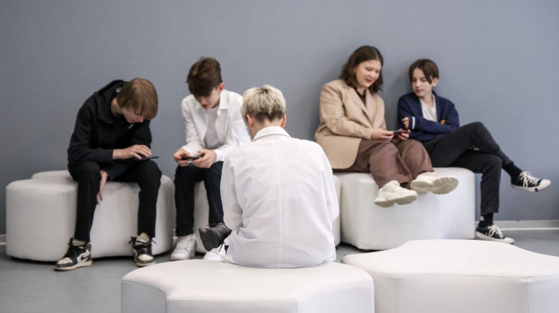 Российских учителей защитят советом от травли школьников и их родителей