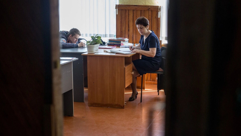 Российских учителей защитят советом от травли школьников и их родителей