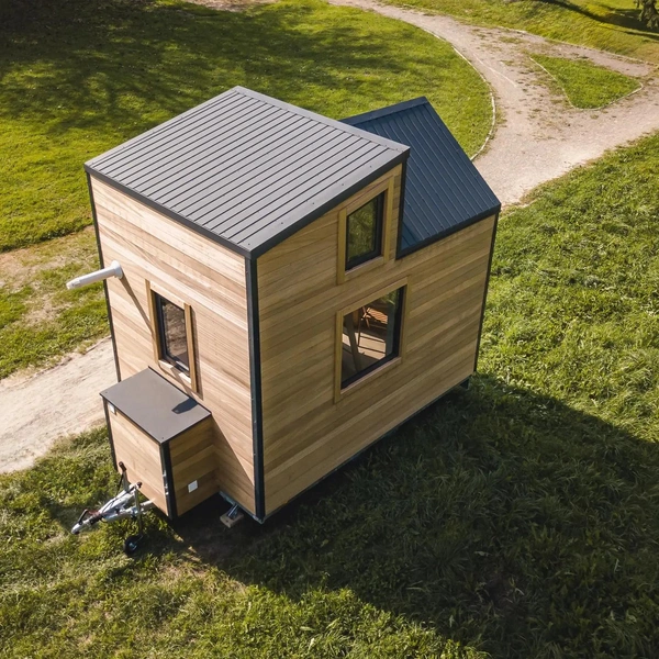 Сбежать из города по-французски: оцените крошечный дом-прицеп Hirondelle, который и стоит недорого