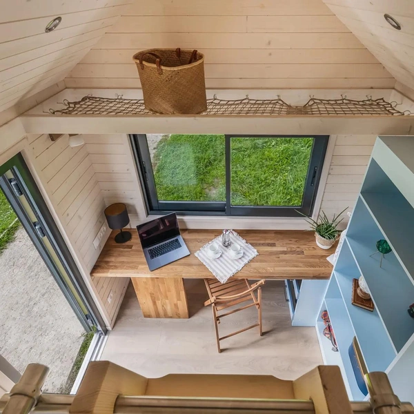 Сбежать из города по-французски: оцените крошечный дом-прицеп Hirondelle, который и стоит недорого