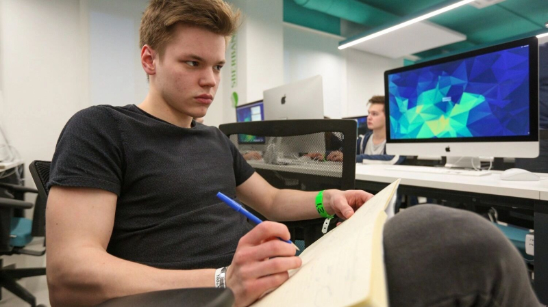 «Школьники в рабстве бюрократов?»: правозащитники подняли проблему нагрузки на детей