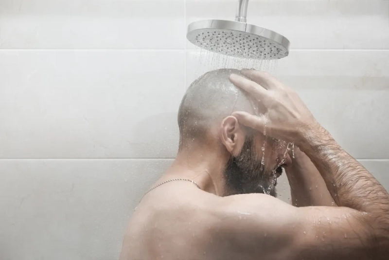 SHOT: Частый душ в холод может привести к потере сознания