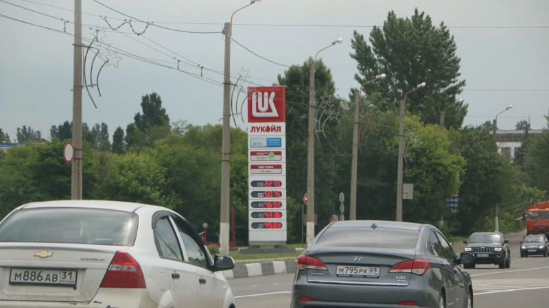 Скоро на всех АЗС страны: бензин по талонам или дорого. Горючке разрешили дорожать