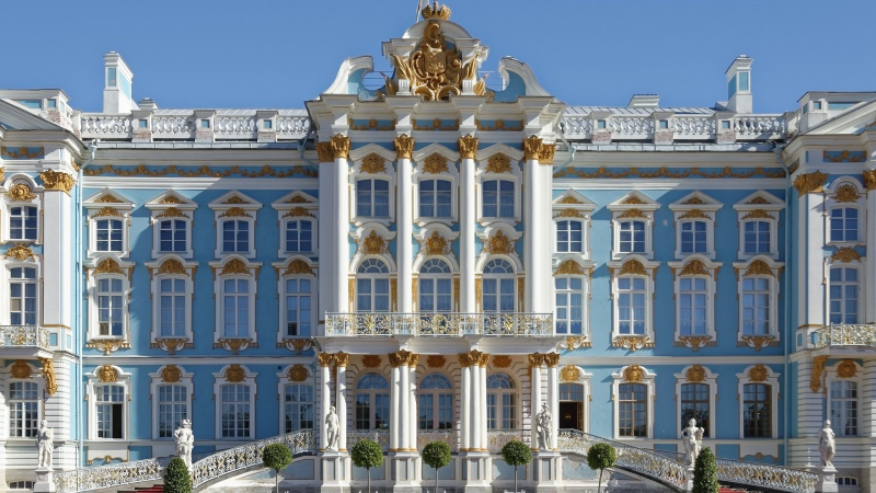 Скульптуры из петербургских парков и пригородов отправили на промывку (фото)