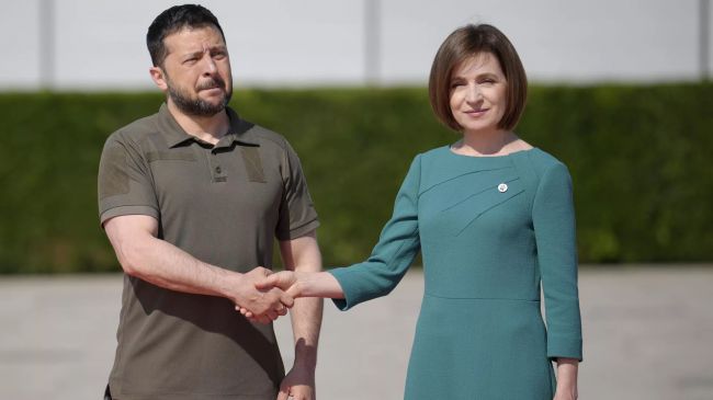 Тихие люди могут стать громкими: Зеленский пошёл на выборы в Молдавию