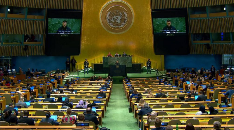 Украинские СМИ пририсовали выступавшему в ООН Зеленскому слушателей в полупустом зале