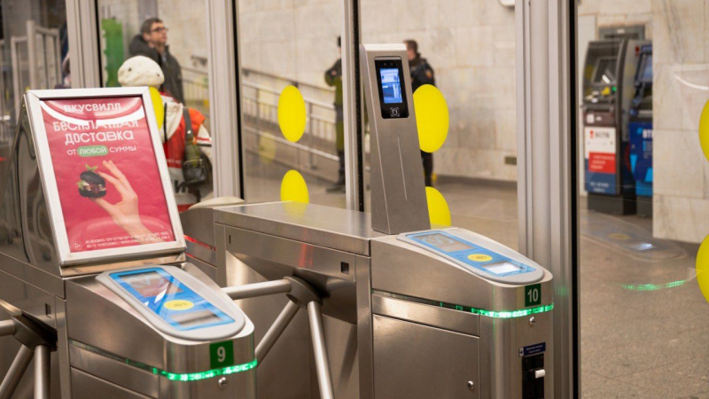 В метро Петербурга допустили бесплатный проезд для всех пассажиров при одном условии
