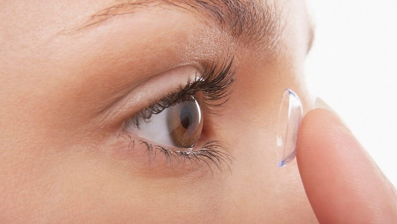 Врач объяснила, почему перед сном обязательно надо снимать линзы
