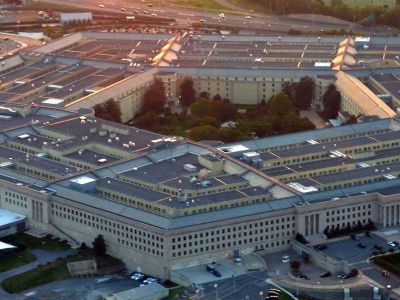 WP раскрыл причину созванного главой Пентагона экстренного совещания с сотнями генералов