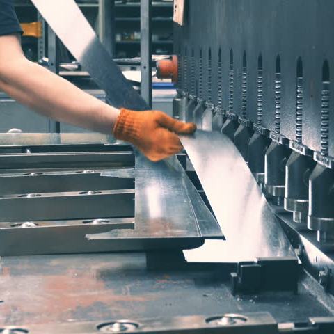 Лазерная резка, рубка и гибка металла в Москве: как получить качественные детали без переплат