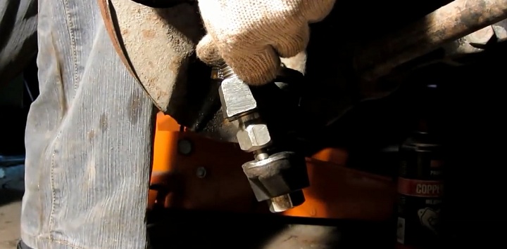 Видео по замене шаровой опоры на ВАЗ 2110, 2111, 2112