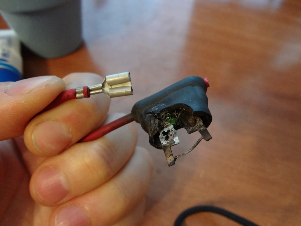 я этого пидора знаю — он в химках членами резиновыми торгует! — ГАЗ 2410