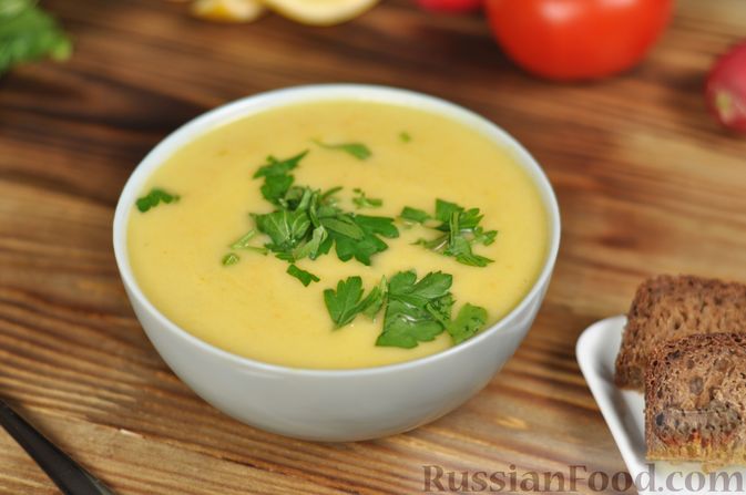 Фото к рецепту: Кабачковый суп-пюре с плавленым сыром