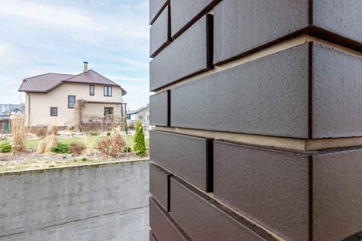 Утепление стен дома снаружи: материалы и цены