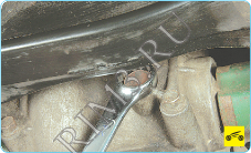 ПРОВЕРКА УРОВНЯ, ДОЛИВКА И ЗАМЕНА МАСЛА В РЕДУКТОРЕ ЗАДНЕГО МОСТА, Шаг 3