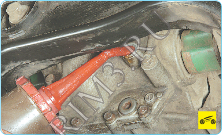 ПРОВЕРКА УРОВНЯ, ДОЛИВКА И ЗАМЕНА МАСЛА В РЕДУКТОРЕ ЗАДНЕГО МОСТА, Шаг 7