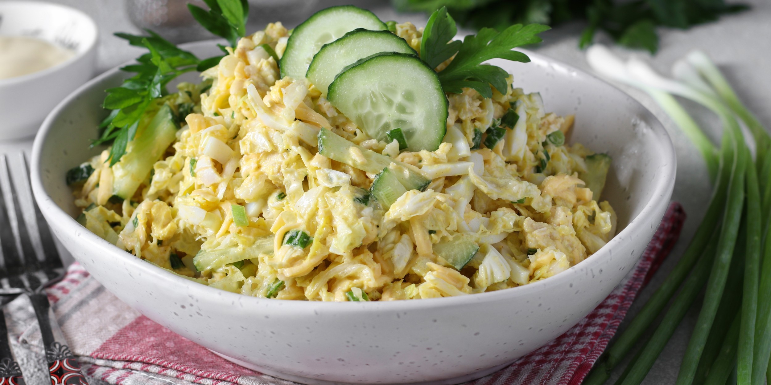 Вкусные салаты с яйцами: большая коллекция рецептов