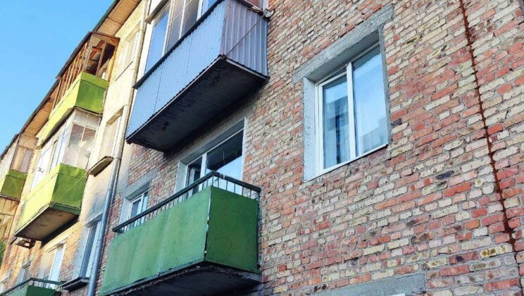 Было разрешено до 2005 года: юрист предупредила застекливших балконы о проблемах |